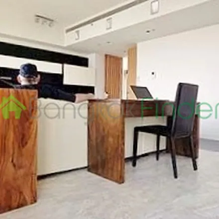 Rent this 3 bed apartment on Krung Kasem Road in Khlong Maha Nak Subdistrict, Pom Prap Sattru Phai District