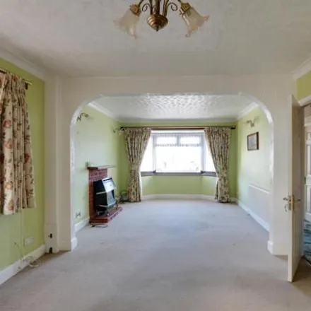 Image 2 - Ilfracombe Avenue, Bowers Gifford, SS13 2DS, United Kingdom - Duplex for sale