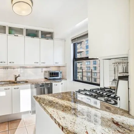 Image 3 - 345 East 69th Street, New York, NY 10021, USA - Apartment for sale