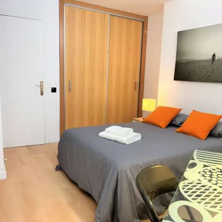 Image 2 - Rambla de la Muntanya, 92, 08041 Barcelona, Spain - Apartment for rent