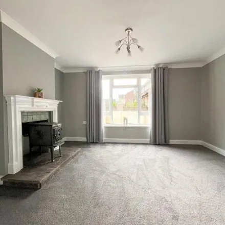 Image 2 - Milton Close, Nailsea, BS48 1HP, United Kingdom - Townhouse for sale