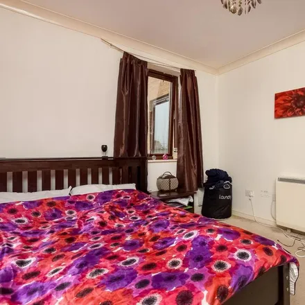 Image 5 - Lady Booth Road, London, KT1 2UF, United Kingdom - Apartment for rent