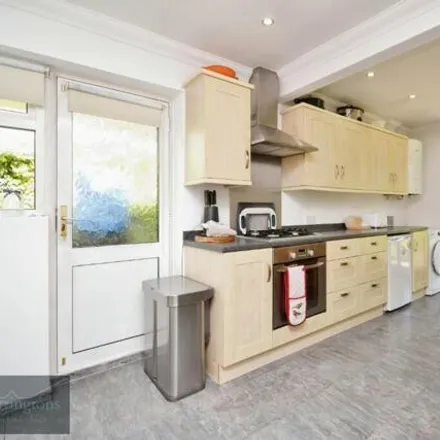Image 4 - Willow Close, Brentwood, CM13 2NT, United Kingdom - House for rent