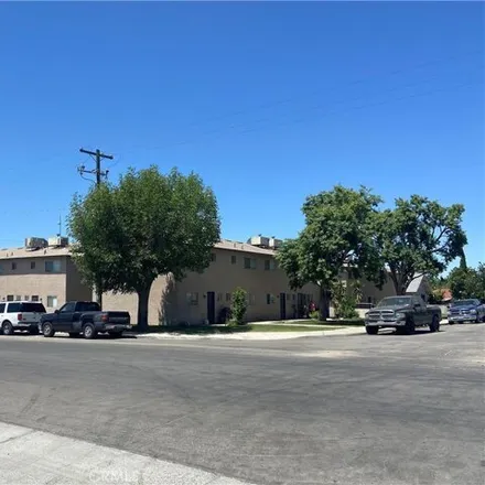 Buy this 32 bed house on 1175 Lincoln Street in East Bakersfield, Kern County