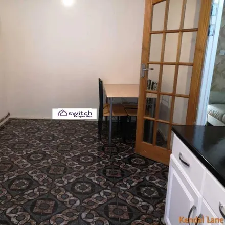 Rent this 3 bed townhouse on Kendal Lane in Leeds, LS3 1AS