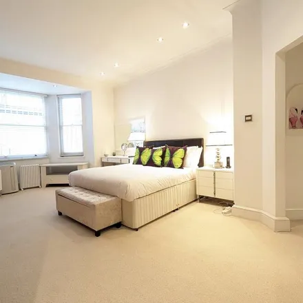 Rent this 3 bed apartment on London in SW7 5NX, United Kingdom