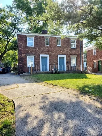 Buy this studio house on 217 South Emerson Avenue in Indianapolis, IN 46219
