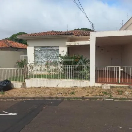 Buy this 2 bed house on Rua Doutor Rafael de Abreu Sampaio Vidal in Vila Elisabeth, São Carlos - SP