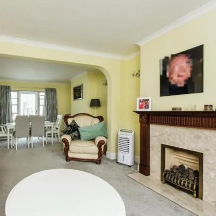 Image 5 - Connaught Avenue, London, TW4 5BN, United Kingdom - Duplex for sale