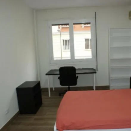 Rent this 8 bed room on Calle de Andrés Mellado in 45, 28015 Madrid