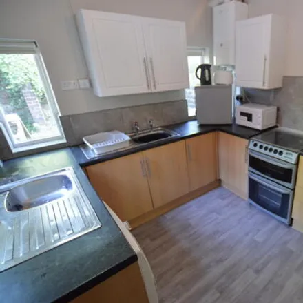 Image 2 - 915 Ecclesall Road, Sheffield, S11 8TB, United Kingdom - House for rent