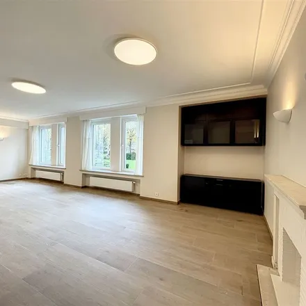 Rent this 2 bed apartment on Avenue de Tervueren - Tervurenlaan 194 in 1150 Woluwe-Saint-Pierre - Sint-Pieters-Woluwe, Belgium