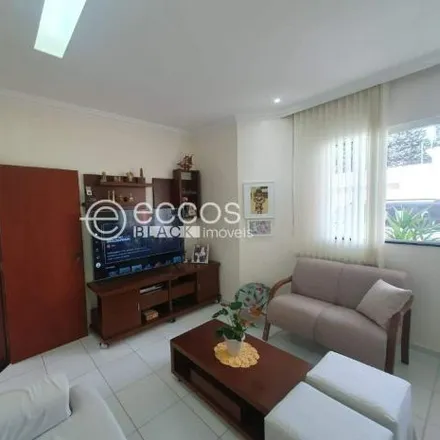 Buy this 4 bed house on Rua Patrulheiro Osmar Tavares 1130 in Segismundo Pereira, Uberlândia - MG