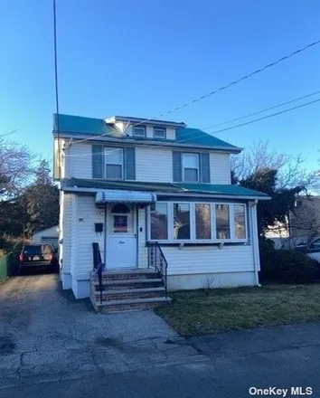 Buy this 3 bed house on 1 Lewis Place in Village of Lynbrook, NY 11563
