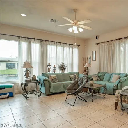Image 9 - 912 Southeast 5th Terrace, Cape Coral, FL 33990, USA - House for sale