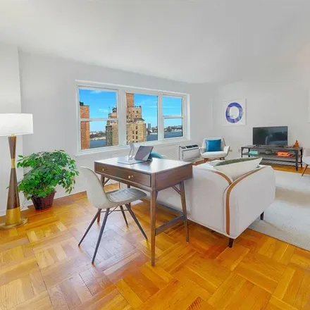 Buy this studio townhouse on 11 RIVERSIDE DRIVE 15AE in New York