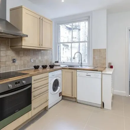 Rent this 4 bed apartment on Cumberland Mansions in Brown Street, London