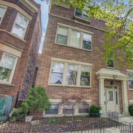 Buy this 4 bed condo on 1721 West Berwyn Avenue in Chicago, IL 60640