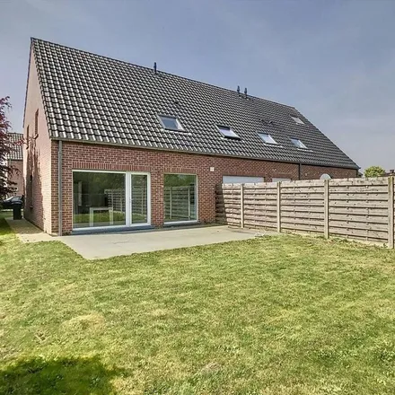 Rent this 3 bed apartment on Zesde-Lansierslaan 14C in 8900 Ypres, Belgium