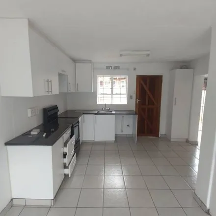 Image 6 - 2nd Avenue, Johannesburg Ward 70, Roodepoort, 2709, South Africa - Townhouse for rent