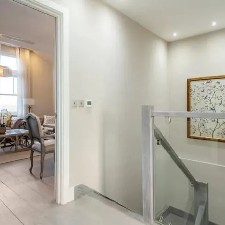 Image 3 - Spring Path, London, NW3 5LS, United Kingdom - Apartment for rent