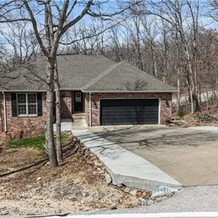 Image 2 - 1056 West Cambridge Drive, Village of Four Seasons, Camden County, MO 65049, USA - House for sale