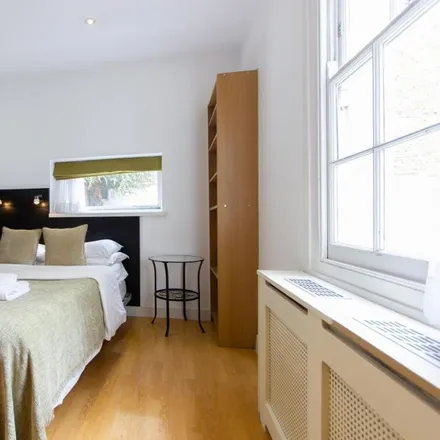 Rent this studio apartment on 192 North Gower Street in London, NW1 2NR