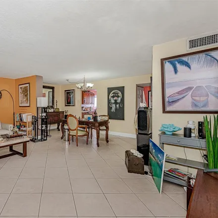 Image 3 - 9240 Fontainebleau Boulevard, Fountainbleau, Miami-Dade County, FL 33172, USA - Condo for sale