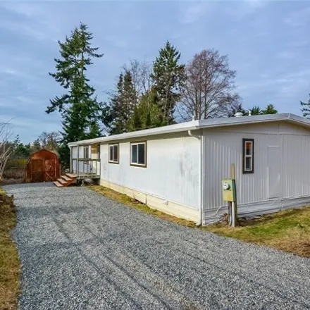 Buy this studio apartment on 4353 Childrens Avenue in Island County, WA 98277