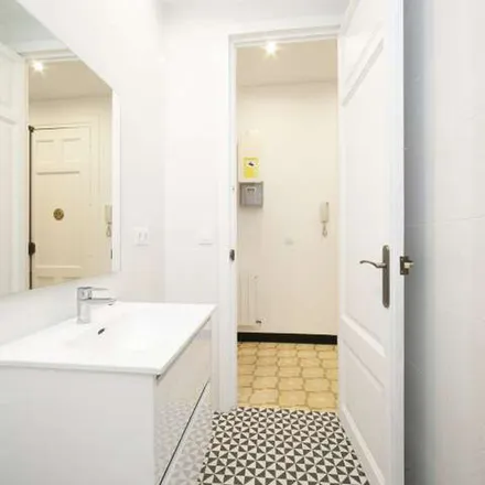 Image 8 - Carrer de Nàpols, 137, 08013 Barcelona, Spain - Apartment for rent