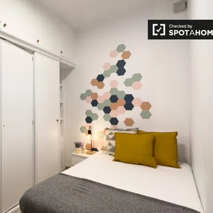Rent this 8 bed room on Gratacels de l'Hospitalet in Carretera de Collblanc, 43-45
