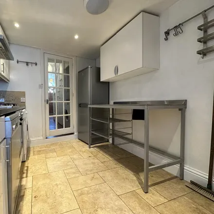 Image 2 - Hollydale Road, London, SE15 2DY, United Kingdom - House for rent