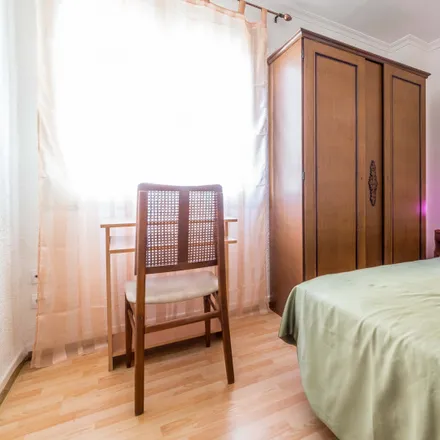 Rent this 3 bed room on Avinguda de Campanar in 46015 Valencia, Spain