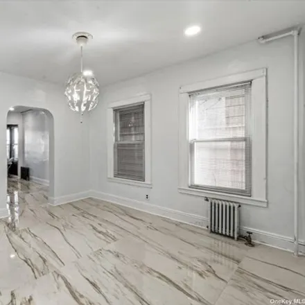 Image 8 - 104-56 91st Avenue, New York, NY 11418, USA - House for sale