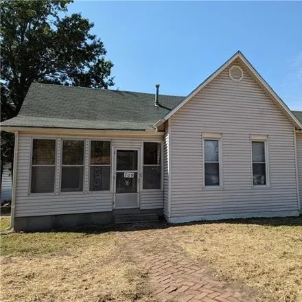 Buy this 3 bed house on 123 South Chisman Street in Windsor, MO 65360