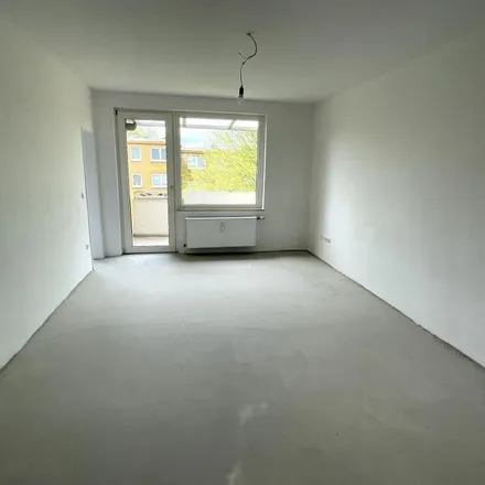 Rent this 3 bed apartment on Zum Heidgarten 5 in 38448 Wolfsburg, Germany