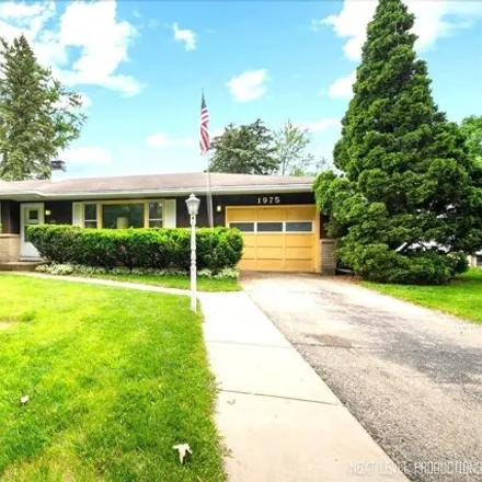Buy this 3 bed house on 1961 Country Knoll Lane in Elgin, IL 60123