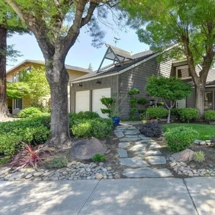 Image 2 - 2119 Canyon Creek Dr, Stockton, California, 95207 - House for sale