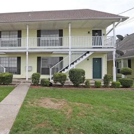 Buy this 1studio house on 2113 North Woodlawn Avenue in Metairie, LA 70001