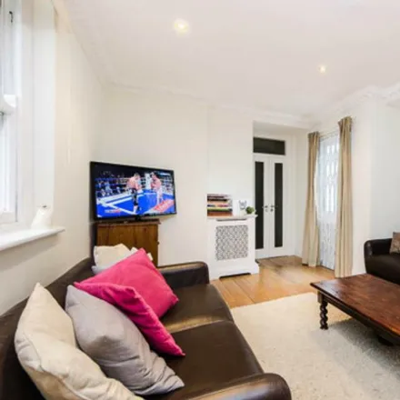 Rent this 3 bed room on Hyde Park Mansions in 10 Cabbell Street, London