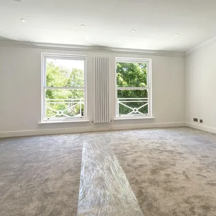 Image 7 - 42 Belsize Grove, London, NW3 4RU, United Kingdom - Townhouse for rent
