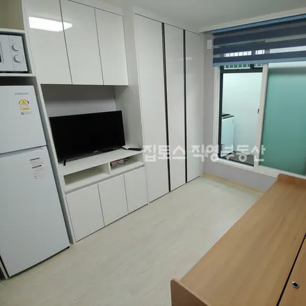 Rent this studio apartment on 서울특별시 관악구 봉천동 1678-2