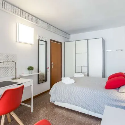 Image 2 - Carrer de Casp, 102, 08010 Barcelona, Spain - Apartment for rent