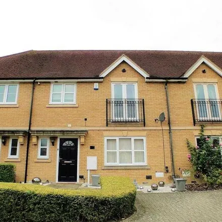 Rent this 3 bed townhouse on Darwin Close in Milton Keynes, MK5 6FF