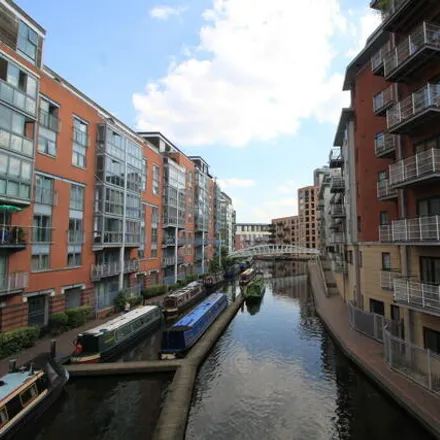 Rent this 2 bed room on St Vincent Street Bridge in Park Central, B16 8EN