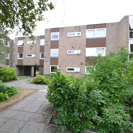 Rent this 2 bed apartment on Cheadle Road in Cheadle Hulme, SK8 5DW