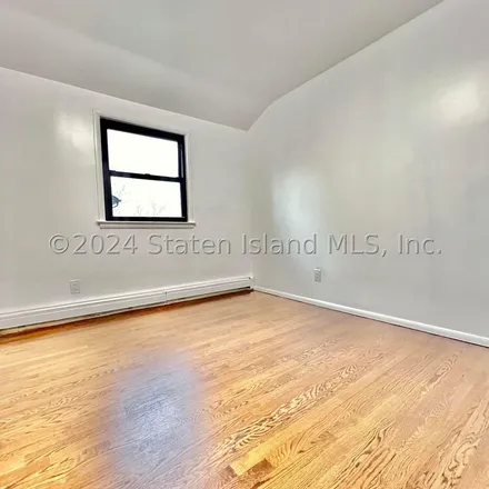 Image 2 - 31 Denton Place, New York, NY 10314, USA - Apartment for rent