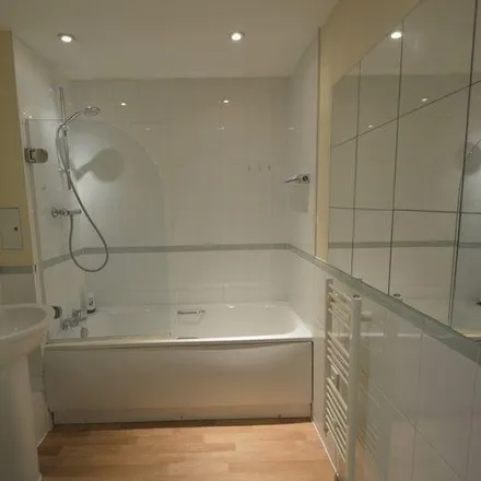 Image 3 - unnamed road, London, W3 6BW, United Kingdom - Apartment for rent