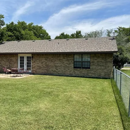 Image 6 - 305 West Carter Street, Savoy, TX 75479, USA - House for sale