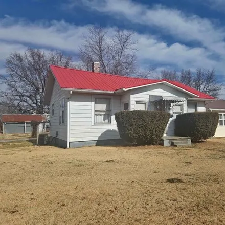 Buy this 2 bed house on Elizabeth Street in Pinckneyville, IL 62274